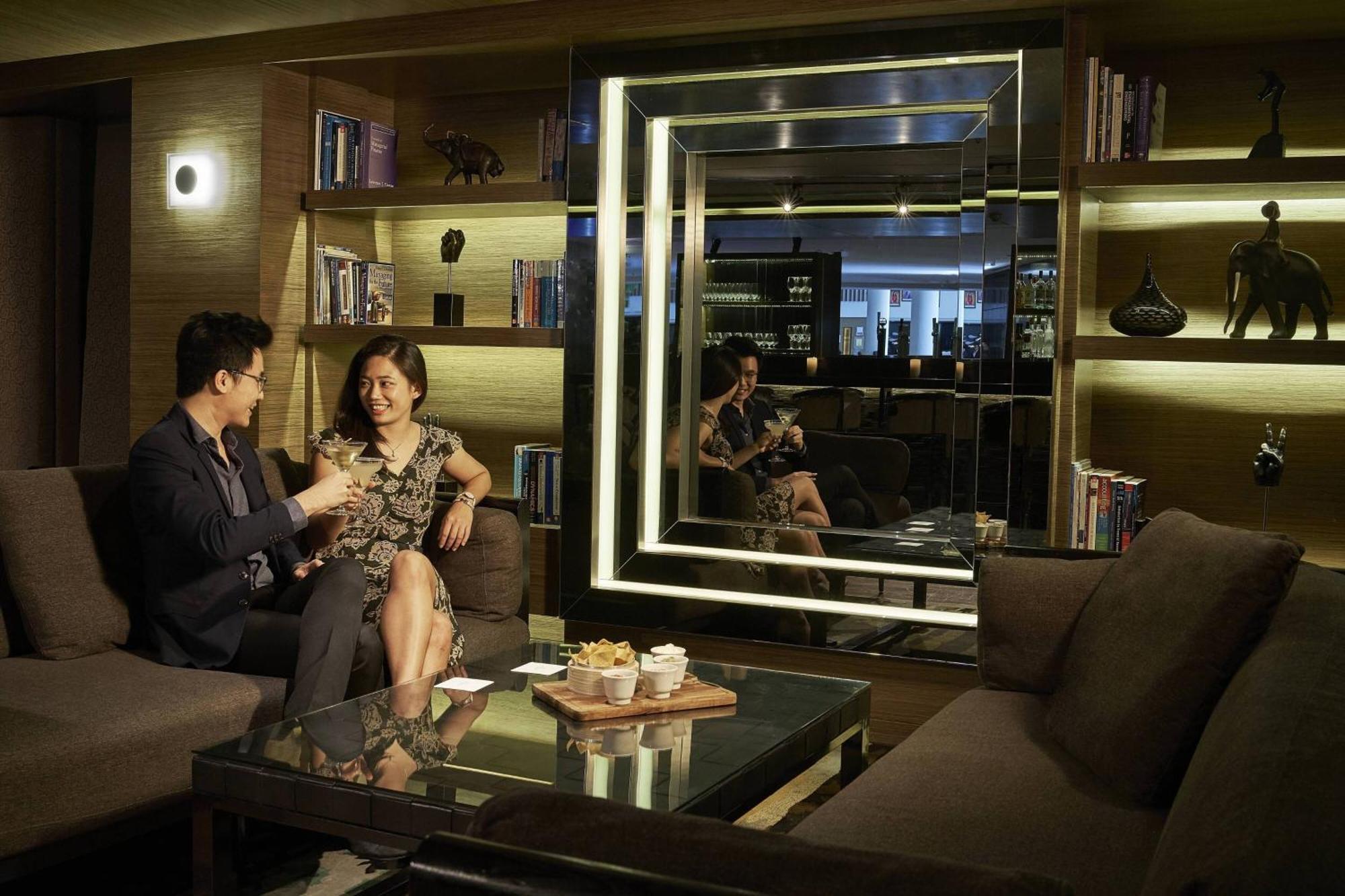 Renaissance Johor Bahru Hotel Екстер'єр фото The Library