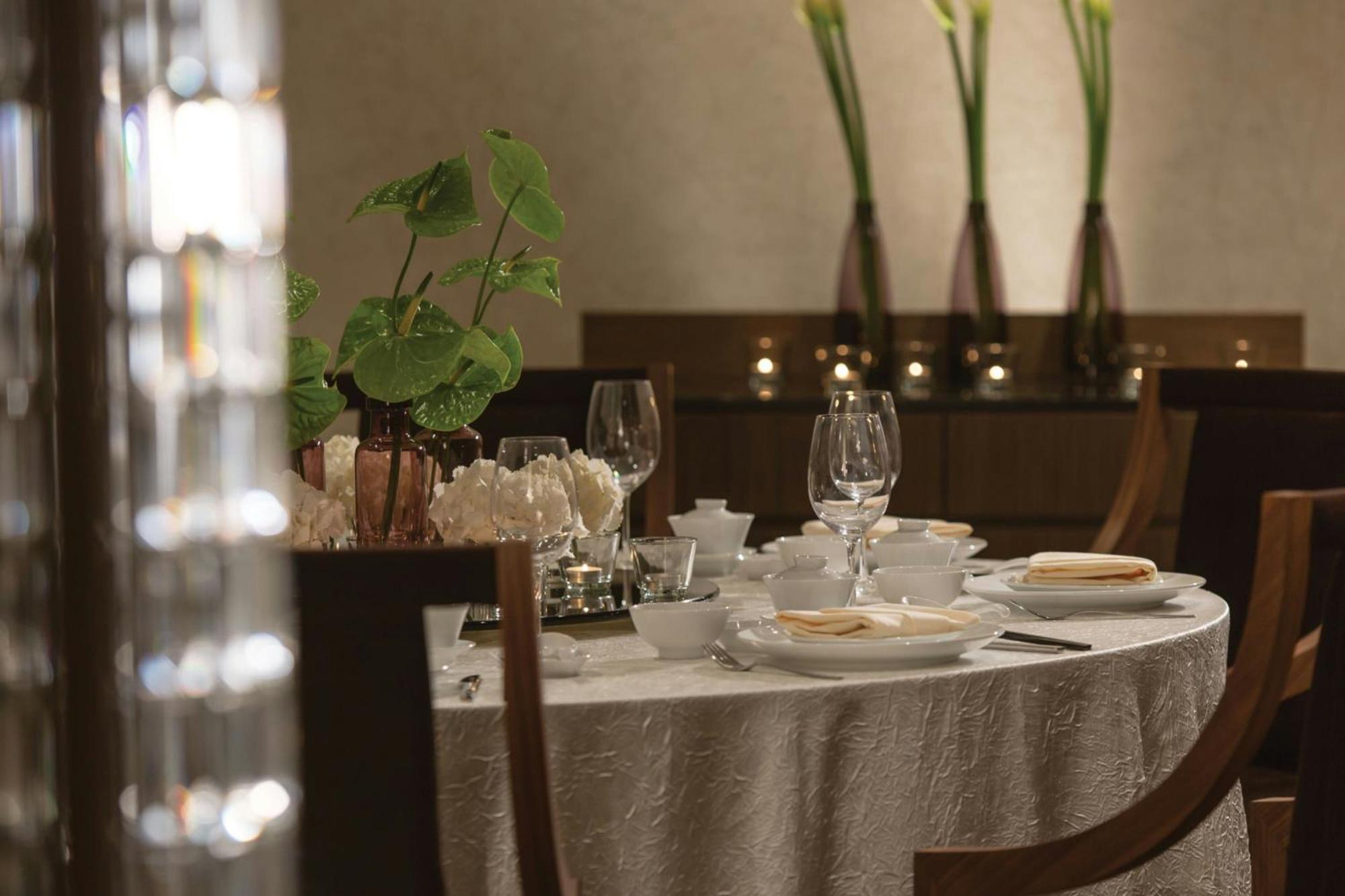 Renaissance Johor Bahru Hotel Екстер'єр фото A table set for dinner