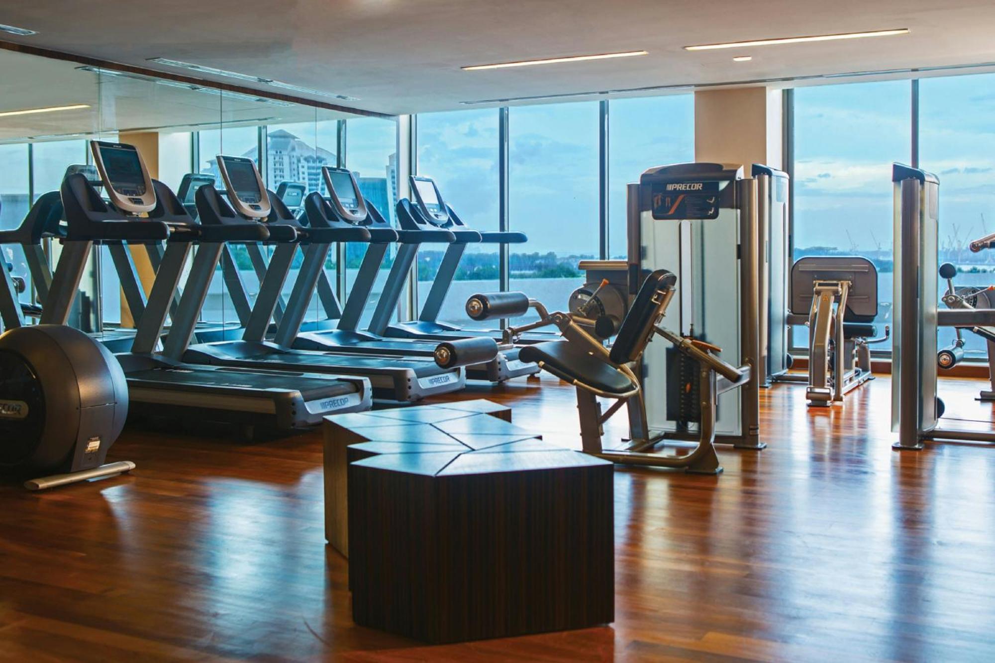 Renaissance Johor Bahru Hotel Екстер'єр фото The gym at the hotel