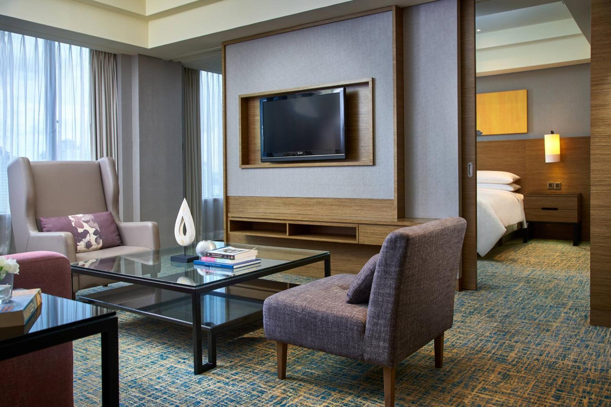 Renaissance Johor Bahru Hotel Екстер'єр фото A suite at the hotel